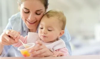 Mancarea pentru bebe - Care este alimentatia potrivita pentru bebelusul tau in primele luni de viata?