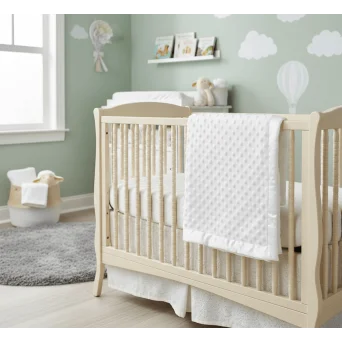 Paturica bebelusi alba cu satin - moale si eleganta 75x75 cm