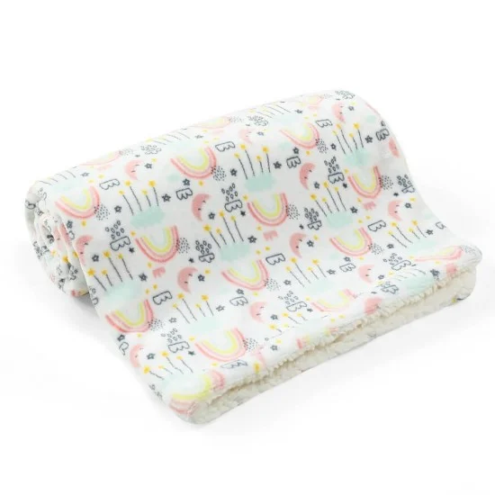 Paturica pufoasa pentru bebelusi 75 x 100 cm - model curcubeu si stelute