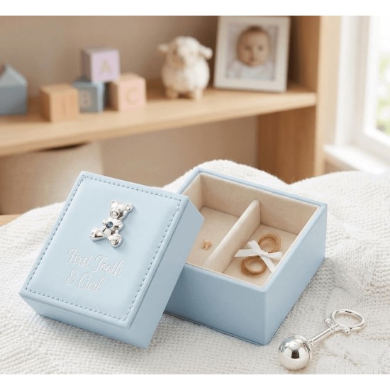 Cutie de amintiri pentru șuviță și dințișor Bambino by Juliana, culoare bleu, cu interior catifelat gri și două compartimente.