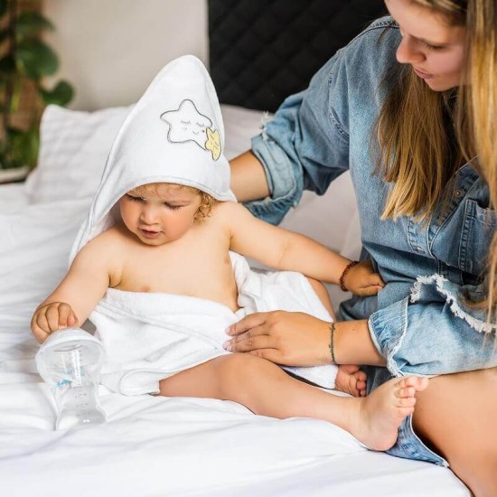 Prosop cu gluga pentru bebelusi BabyOno, alb krbaby.ro