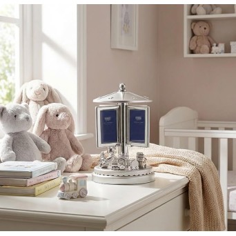 Carusel muzical argintat cu spatii pentru fotografii