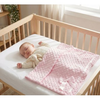 Paturica premium Soft Touch roz cu buline in relief si blanita Sherpa 75x100 cm