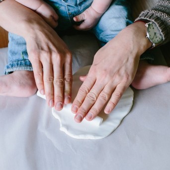 Pearhead - Kit rama foto simpla cu amprenta mulaj manuta si piciorus - alba