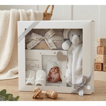 Set Cadou Bebelusi 8 Piese "Welcome to the World" - Alb - marimea 3-6 luni